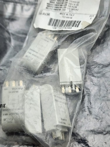 Lot of 27x 700-AV3R 700-ADR 700-ADL1R Diode Indicator Light Relay Module