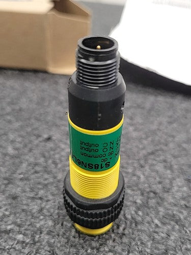 Banner Engineering S18SN6L Photoelectric Sensor Retroreflective EZ-BEAM 29511