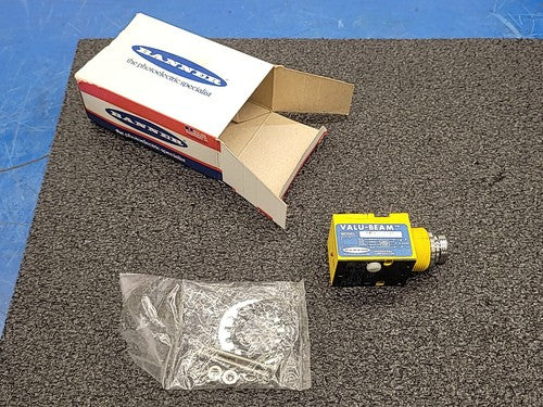 Banner SM912VQD Visible Beam Photoelectric Sensor Industrial Yellow Housing