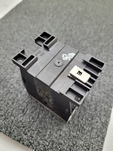 Eaton DIL A-40 24V Coil AC OR DC 4A/2A Contactor 4 Pole XTRE10B40 DIN Rail