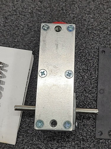 Namco EA150-30274 Snap-Lock Rotary Limit Switch 1NO/1NC Double Ended Shaft