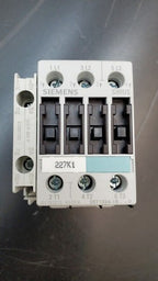 SIEMENS SIRIUS 3RT1024-1B Contactor E05 3 Phase w 3R1921-1DA11 Auxiliary Contact