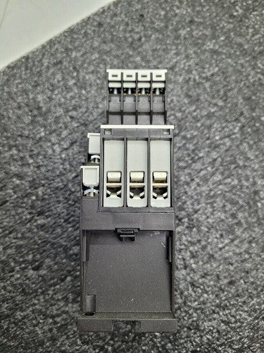 Eaton DIL M32-01 XTCE032C01 Contactor w/ DIL M32-XHI22 Auxiliary 24VDC Coil