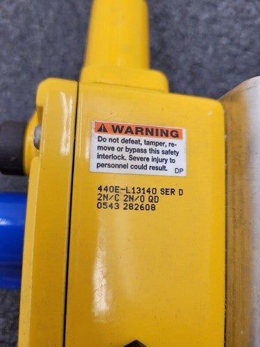 Allen Bradley 440E-L13140 Guardmaster Lifeline 4 Emergency Cable Pull Switch EMO