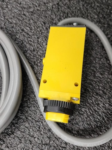 Banner SMU315CV2 Photoelectric Sensor Convergent Visible Red Mini Beam 43mm