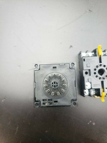 Omron E5CN-Q2TDU Temperature Controller With Omron P2CF-11 Din Mount