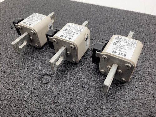 Lot of 3x Eaton Bussman High Speed Fuse-Link Fuse 170M3672 Relay 550A 690-700V