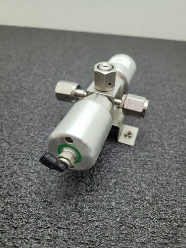 Swagelok Pneumatic Diaphragm Multi Valve Manifold 6LVV-P1D212P1-AB 1/4 M/F VCR