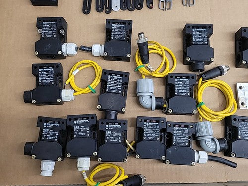 Schmersal AZ 15 ZV Industrial Safety Interlock Switch Lot Cables Brackets AZ15ZV