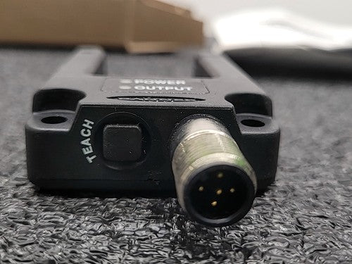Banner SLE30B6VQ Expert Series Teach-Mode Slot Sensor Photoelectric Fork Switch