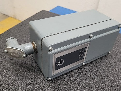Allen Bradley 836-C7J Pressure Control Switch Bulletin 836 Series B Adjustable