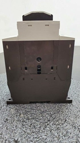 EATON Moeller DIL M50 Contactor 115-600V 3-50HP 80 Amp 3-Pole 24VDC Coil