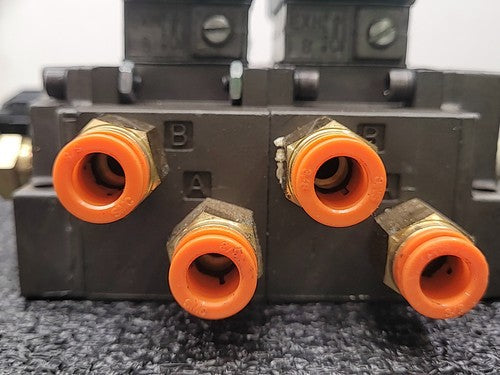 Numatics 228-703B Solenoid 2 Valve Manifold Pneumatic Air Control 120VAC