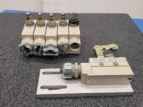 Omron ZE-Q22-2S Industrial Limit Switches 15A Roller Plunger Lot of 6
