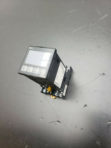 Omron E5CN-Q2TDU Temperature Controller With Omron P2CF-11 Din Mount