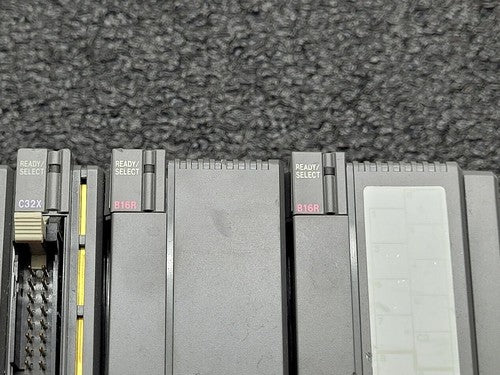 KEYENCE KV-300 PLC KV-U5 24VDC 2x KV-B16R Relay KV-L2 Serial KV-C32X DC Input