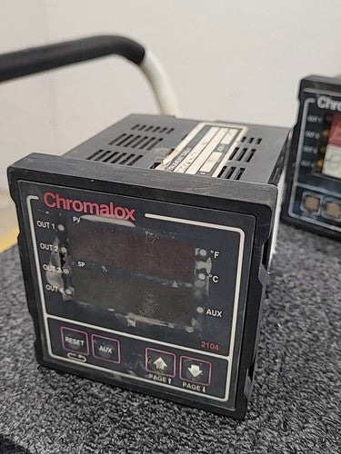 Chromalox 2104 Digital Temperature Process Controller Panel Mount Lot of 4