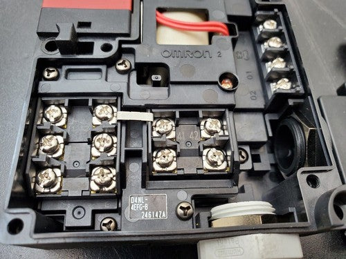 Omron D4NL-4EFG-B Guard Lock Safety Door Switch 24VDC Locking Force 1300N