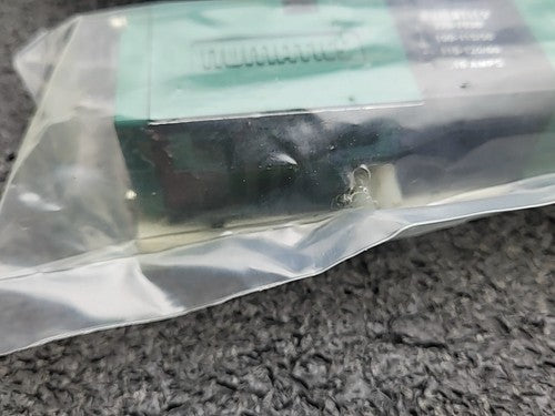 Numatics NUM081SA400K000030 Pneumatic Solenoid Valve Air Control 120VAC 228-703B