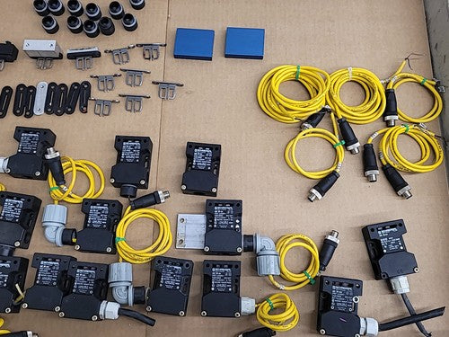 Schmersal AZ 15 ZV Industrial Safety Interlock Switch Lot Cables Brackets AZ15ZV