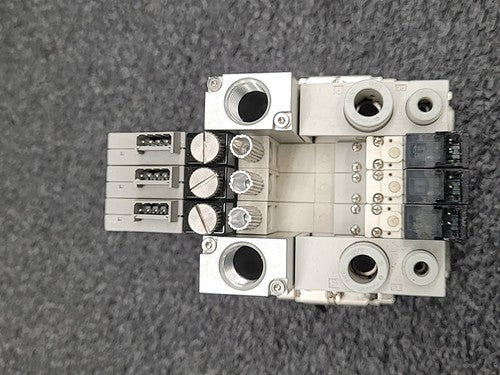 SMC ZZQ-ZB2B Vacuum Ejector Manifold with 3x ZQ Series Modules Rail Mount