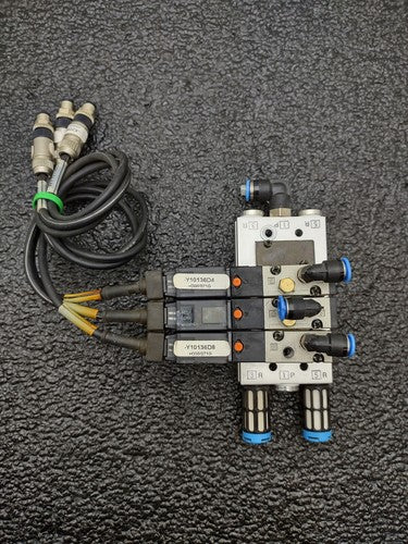 Lot of 2x SMC VZ3123-5MOZ-M5-Q and  2x VZ3123-5MOZ-M5 Pneumatic Valve Blocks