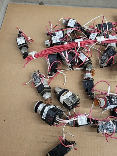 ~40 Allen Bradley 800MR 900MR Push Button Pilot Light Industrial Control Lot