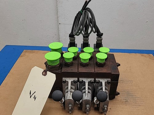 Danfoss 11166838 Hydraulic Stack Control 3 Valve Manifold w/ Manual Levers V4