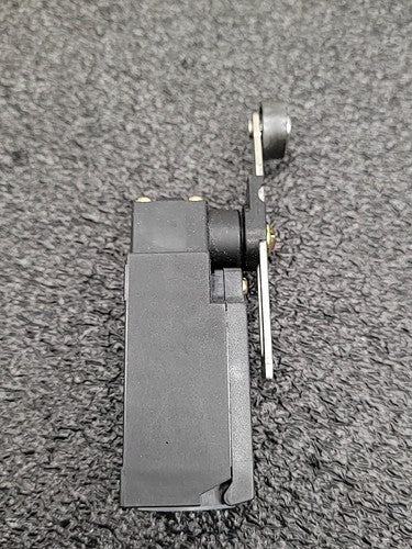 Lot of 3x Omron D4D-2121N Safety Switch Limit Roller Arm Industrial Sensor