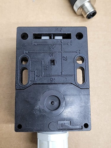 Schmersal AZ 15 ZV Industrial Safety Interlock Switch Lot Cables Brackets AZ15ZV