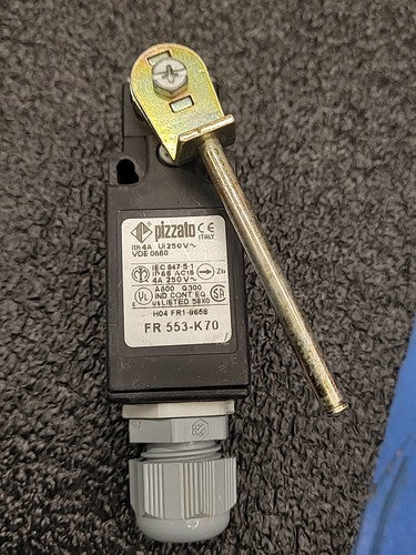 Lot 4 Limit Switches Schmersal TV10H Telemecanique XCKP Pizzato FF 4815 KDM