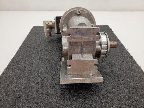 Lenze SSN40-1GVAR-063C22 Servo Motor SSN40-1FVAR 15:1 Gear Reducer Timing pully