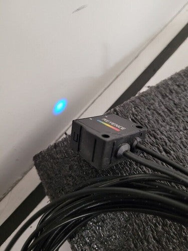 Keyence Digital RGB CZ-V21A w/ CZ-H37S Fiberoptic Reflective Sensor Head 11-20mm