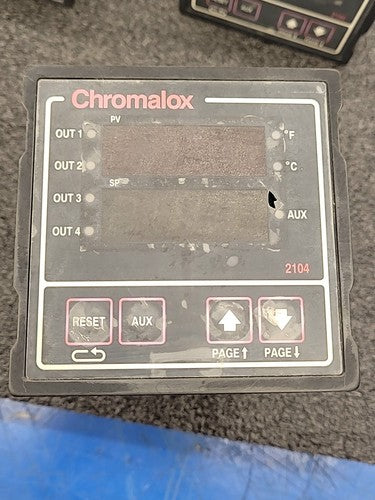 Chromalox 2104 Digital Temperature Process Controller Panel Mount Lot of 4