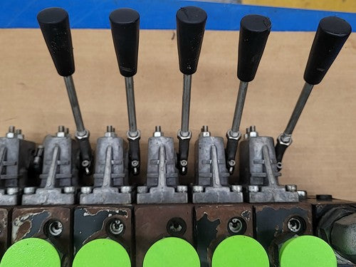 Danfoss PVG 32 Proportional Hydraulic Control Valve Bank w/ 6 Manual Levers V1