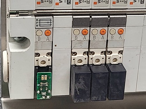 SMC Solenoid 9 Valve Manifold VQ1130-5 C0 / VVQ1000-10A-3 Pneumatic Assembly