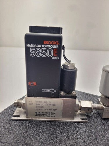 Brooks Instrument 5850E Mass Flow Controller MFC 5850E N2 Nitrogen Gas 20 SLPM