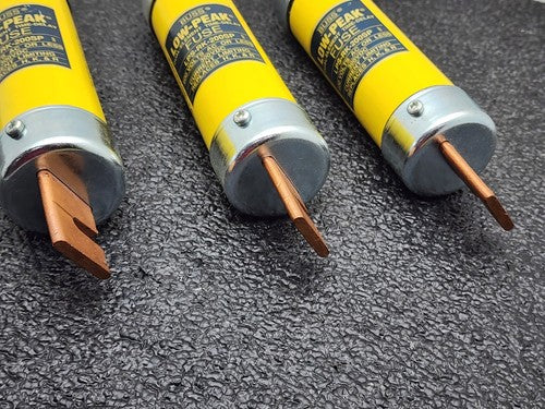 LOT of  3  LOW PEAK BUSSMANN LPS-RK-200SP current limiting fuses.
