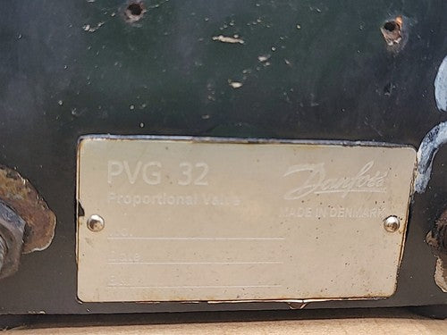 Danfoss PVG 32 Proportional Hydraulic Control Valve Bank w/ 6 Manual Levers V1