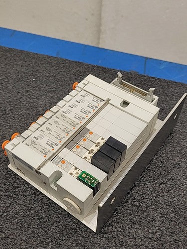 SMC Solenoid 9 Valve Manifold VQ1130-5 C0 / VVQ1000-10A-3 Pneumatic Assembly
