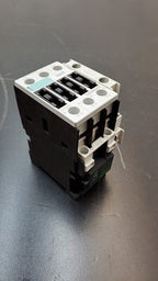 SIEMENS SIRIUS 3RT1024-1B Contactor E05 3 Phase w 3R1921-1DA11 Auxiliary Contact