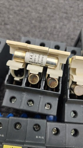 Schneider Electric DF101 DF103 DF143 Lot of 15 Fuse Holders w/ assorted fuses