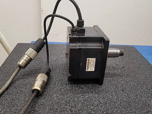 Yaskawa SGMPH-08AAA41D AC Servo Motor Sigma II w/ Cables & Splined Gear