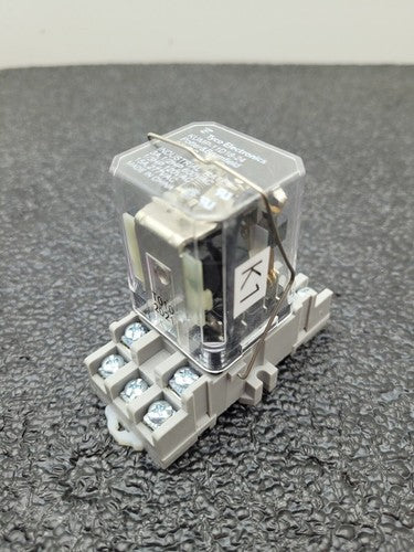Tyco Potter & Brumfield KUMP-11D18-24 1/3HP 120VAC 15A 277VAC Relay + Base 24VDC