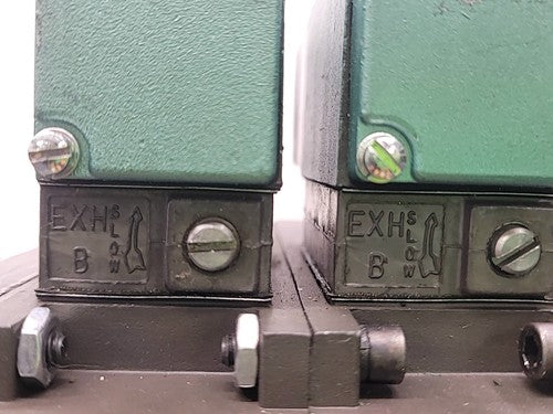 Numatics 228-703B Solenoid 2 Valve Manifold Pneumatic Air Control 120VAC