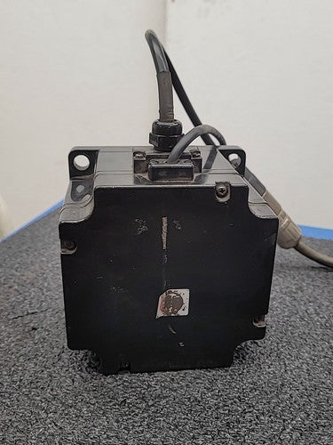 Yaskawa SGMPH-08AAA41D AC Servo Motor Sigma II w/ Cables & Splined Gear