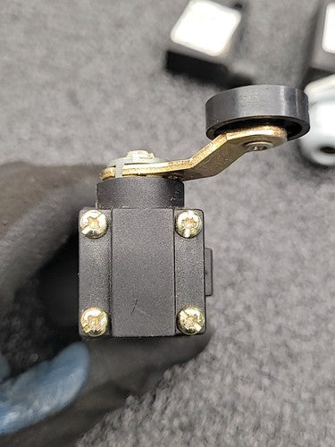 Lot 4 Limit Switches Schmersal TV10H Telemecanique XCKP Pizzato FF 4815 KDM