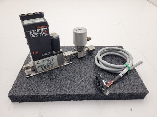 Brooks Instrument 5850E Mass Flow Controller MFC 5850E Silane SiH4 Gas 300 SCCM