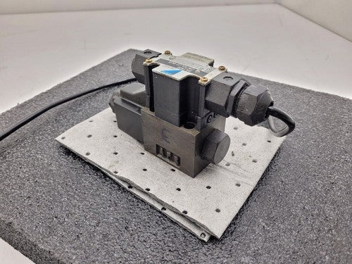 DAIKIN KSO-G02-2BA-30 KS0 AC100V 50/60Hz Solenoid Controlled Hydraulic Valve