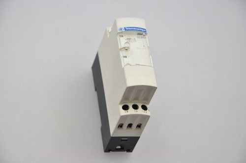 Telemecanique  RE8RA31B Timer, 24VDC .3-30Seconds - Lot of 2